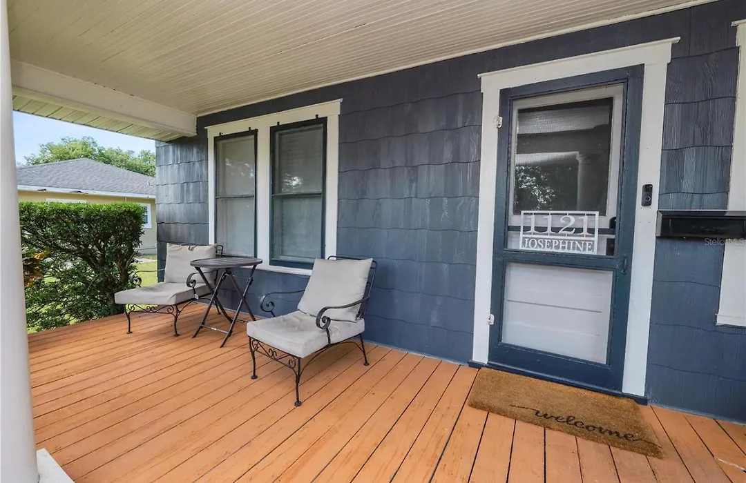 Charming Lakeland Bungalow Close To Downtown-1