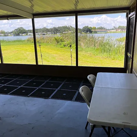 Lakeside Retreat - 3 Bedroom, 2 Bathroom House By The Lake-3